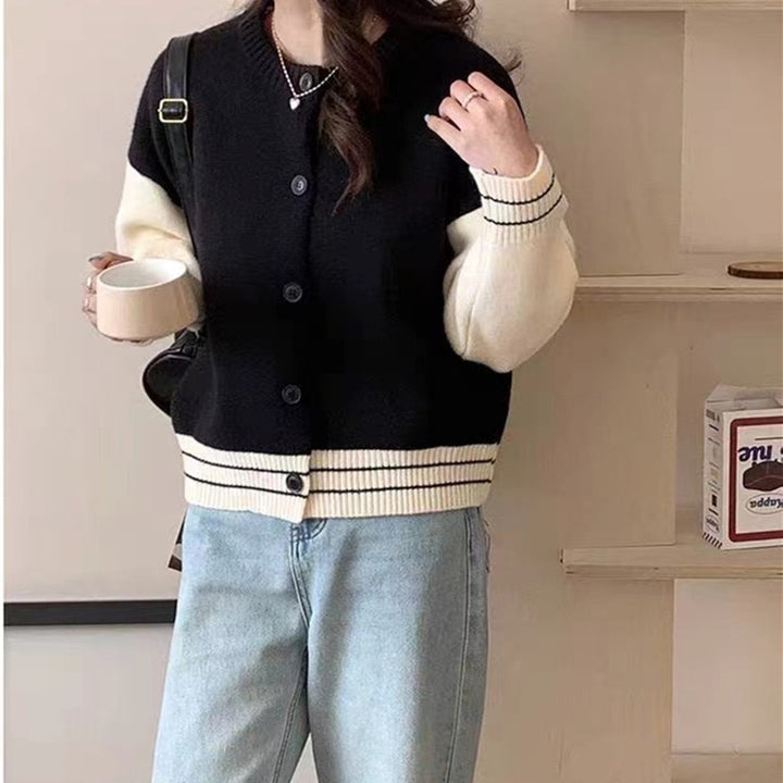 Damen Strickjacke mit kontrastierenden Ärmeln und praktischen Knopfdetails Drune
