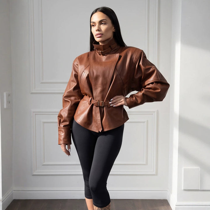 Damen Taillierte Kunstlederjacke mit Stehkragen, Nackenriemen und figurformendem Taillengürtel Drune