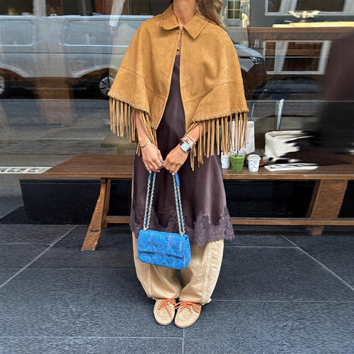 Damen Wildleder‑Optik Fransen‑Cape mit Hemdkragen und Ösenverzierung Drune