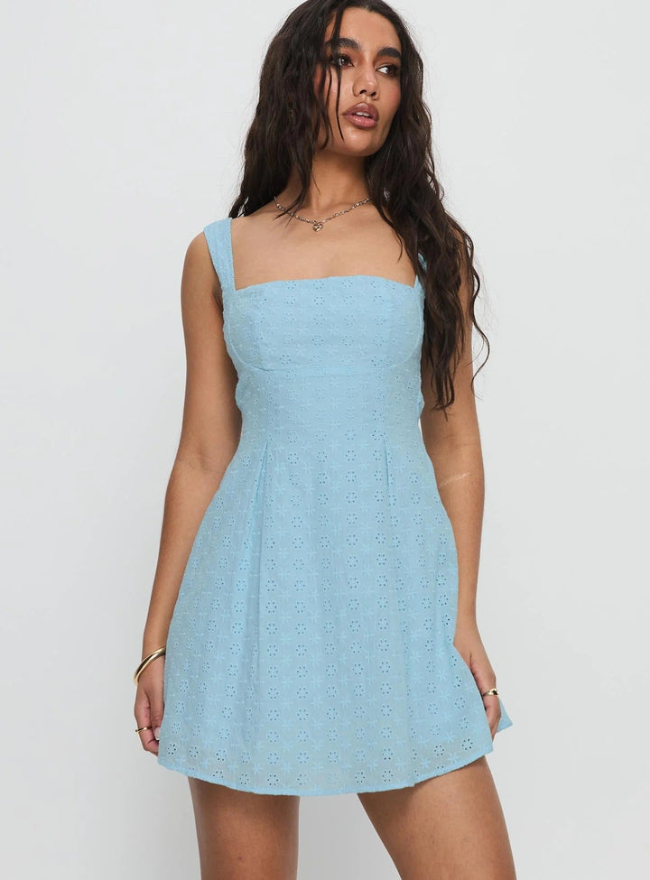 Damen Sommerliches Minikleid mit zauberhaftem Blütenmuster und verstellbaren Trägern Drune