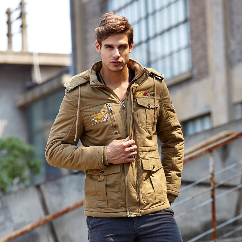 Herren Fieldjacke im Utility‑Stil mit Kapuze, gesteppter Thermo‑Isolierung und Aufnäher Drune