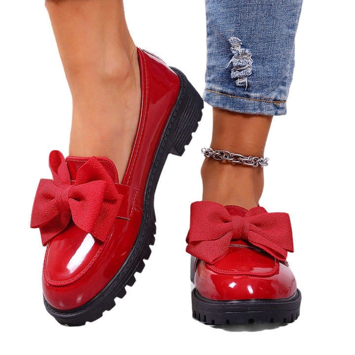 Damen Plateau-Loafer aus Lackimitat mit profilierter Gummisohle und Zierschleife Drune