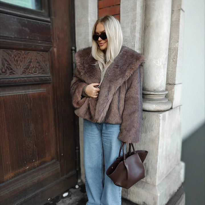 Damen Kurzjacke aus Kunstpelz im Boxy‑Schnitt mit voluminösem Schalkragen Drune