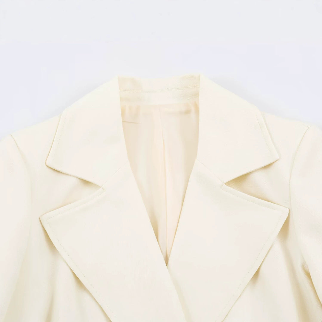 Damen Kurzblazer im Boxy‑Schnitt mit übergroßem Revers und Doppelreiher Drune