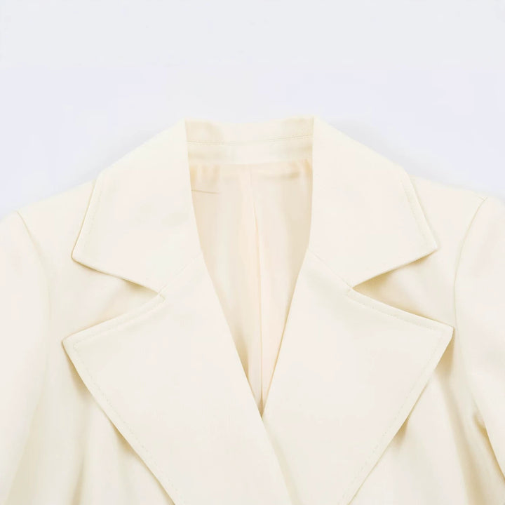 Damen Kurzblazer im Boxy‑Schnitt mit übergroßem Revers und Doppelreiher Drune