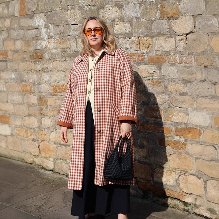 Damen Karo-Trenchcoat mittellang mit Knopfleiste und kontrastgefütterten Manschetten Drune