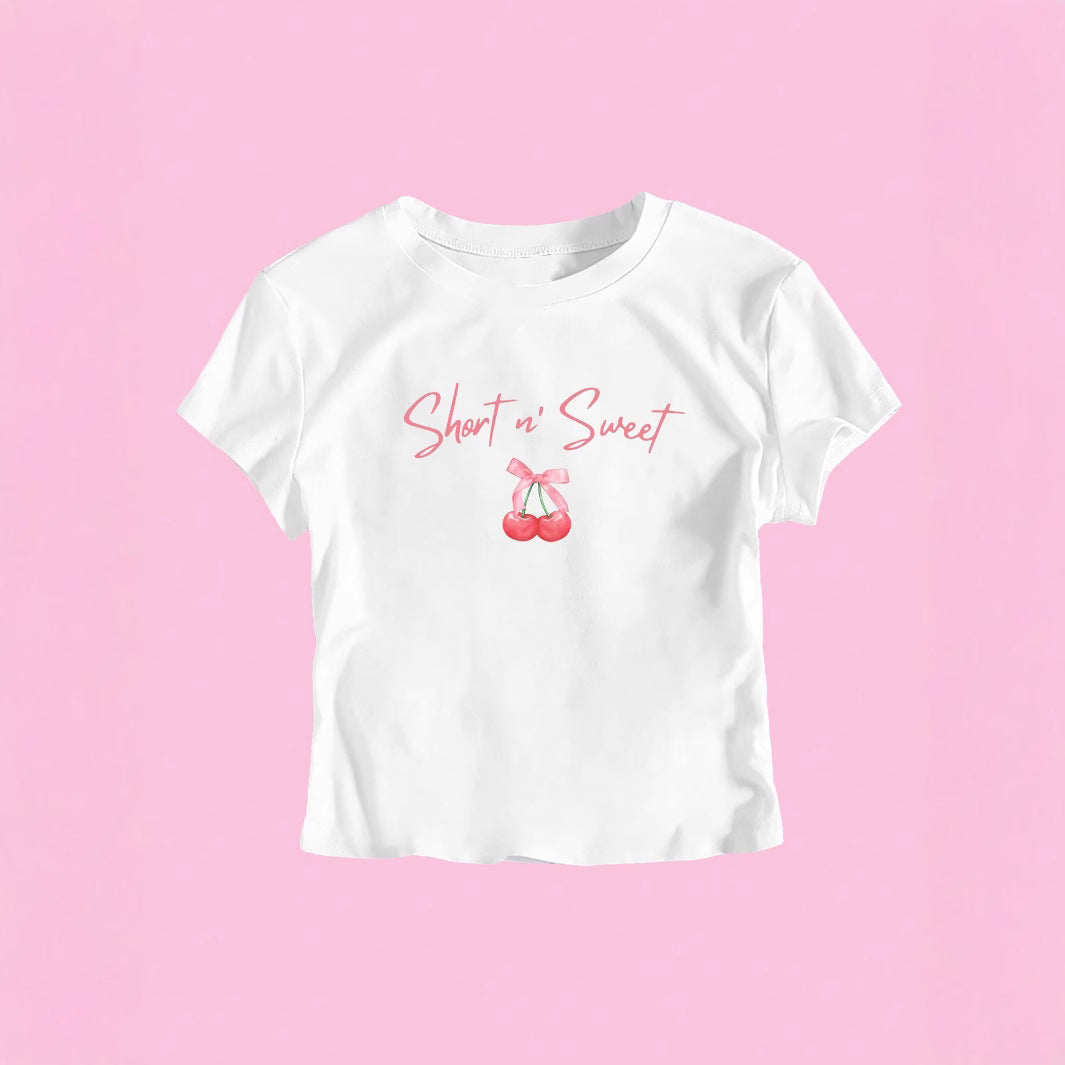 Damen T-Shirt mit künstlerischem Statement-Print und figurbetontem Schnitt Drune