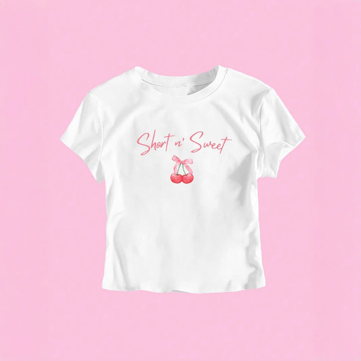 Damen T-Shirt mit künstlerischem Statement-Print und figurbetontem Schnitt Drune