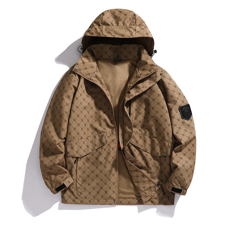 Herren Kapuzen-Softshelljacke mit Allover‑Monogramm, atmungsaktivem Meshfutter und Reißverschlusstaschen Drune