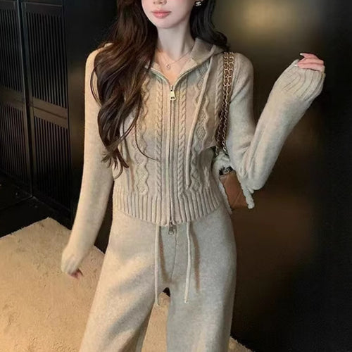 Damen Strickjacke mit Zipper und kunstvollem Zopfmuster Drune