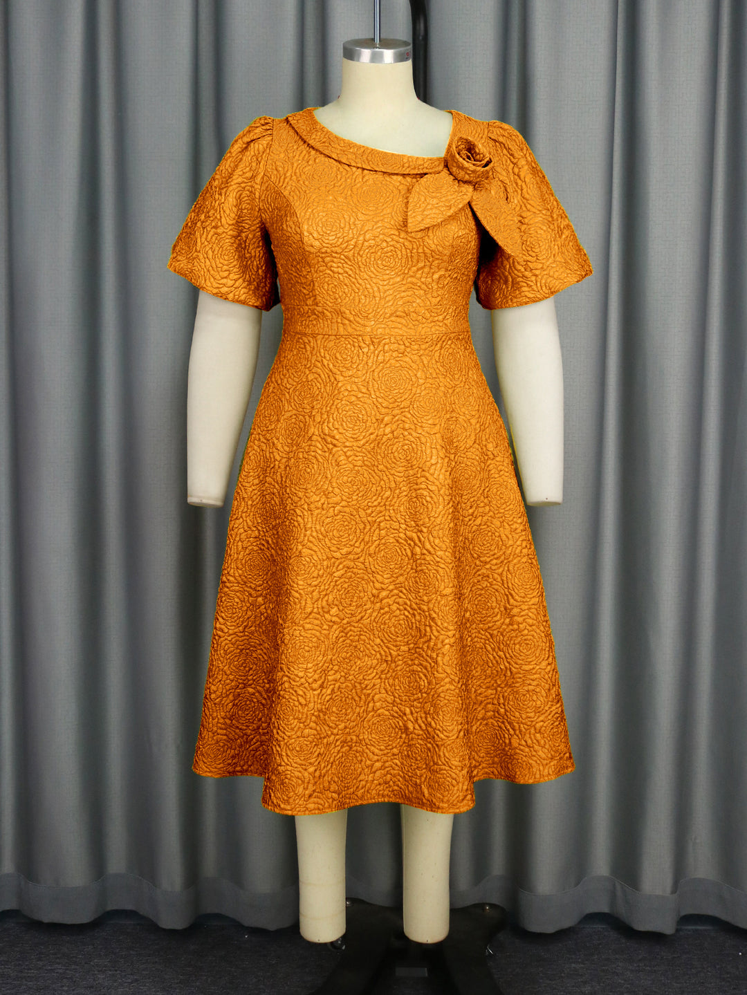Damen Kleid mit elegantem Blumendruck und dekorativer Schleifenverzierung Drune