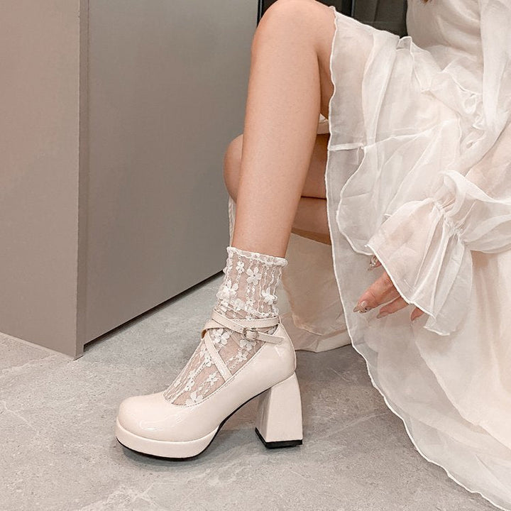 Damen Hochwertige Lack-Pumps mit verstellbarem Riemen und blockiertem Absatz Drune