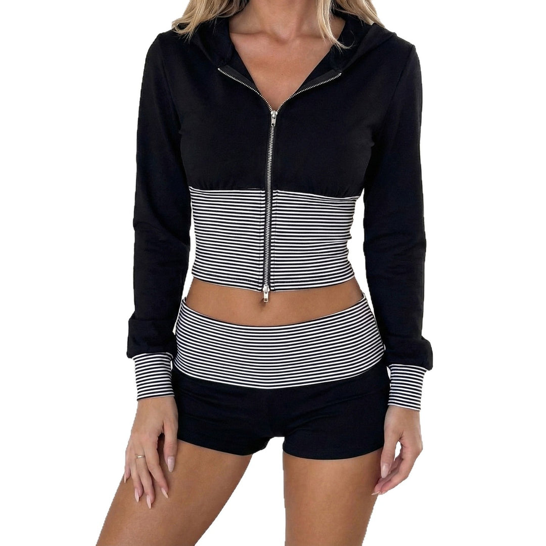 Damen nan kurz geschnittenes Lounge-Set mit Kapuzen-Cropped-Zip und gestreiften Highwaist-Shorts Drune