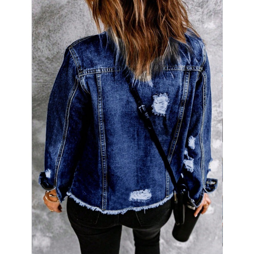 Damen Taillierte Jeansjacke mit Destroyed-Akzenten, aufgesetzten Pattentaschen und sichtbarer Steppnaht Drune