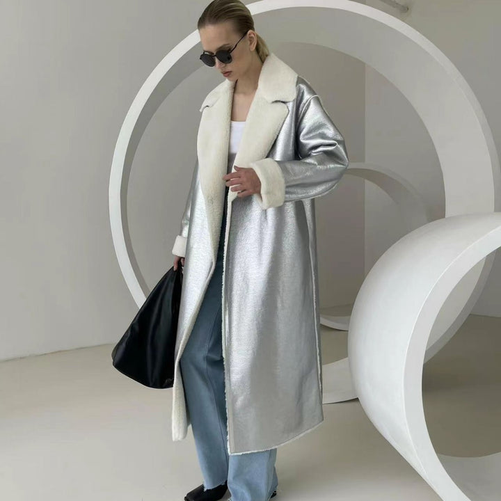 Damen Longline-Mantel aus Metallic‑Material mit Teddyfutter und überschnittener Schulter Drune