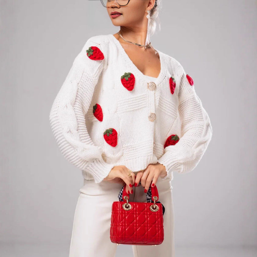 Damen Kurzgeschnittene Strickjacke mit V‑Ausschnitt und gehäkelten Erdbeerapplikationen Drune