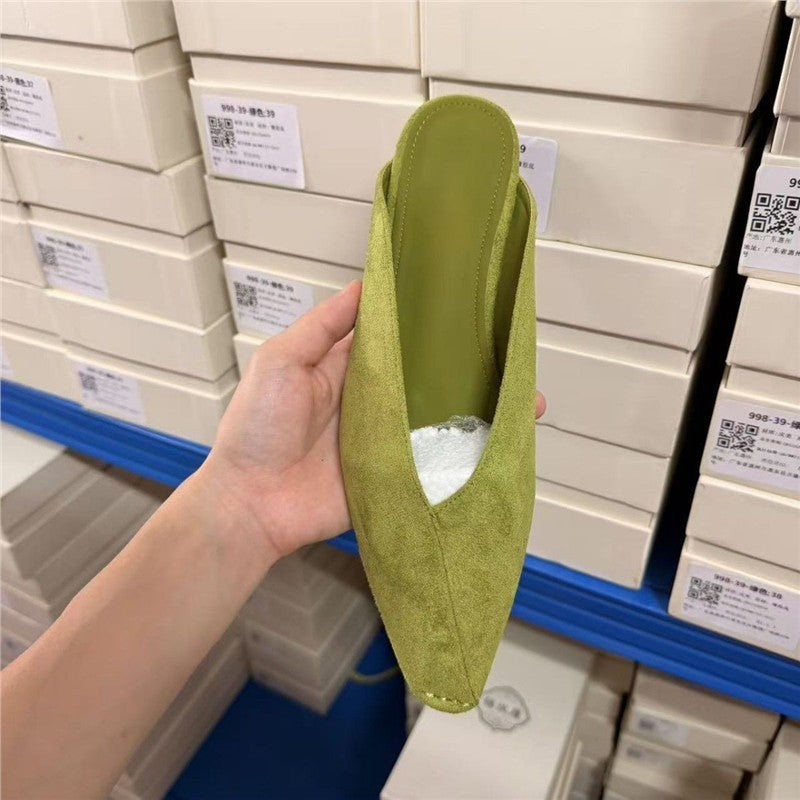 Damen Spitz zulaufende Wildleder‑Mules mit V‑Ausschnitt und flacher Komfortsohle Drune