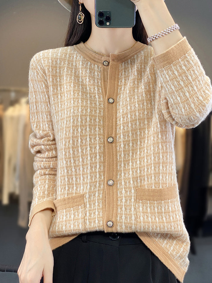 Damen Strickcardigan im Bouclé‑Gittermuster mit Rundhals, Schmuckknopfleiste und aufgesetzten Taschen Drune
