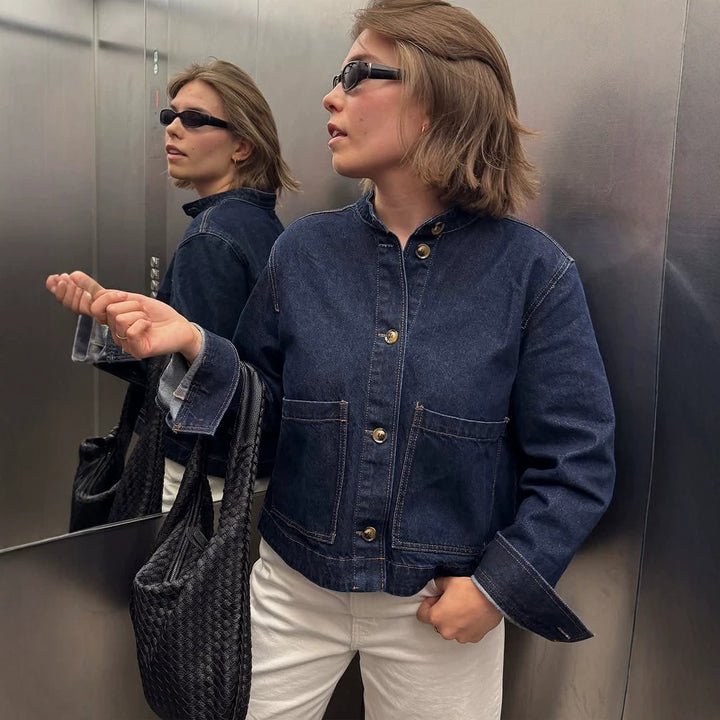 Damen Boxy-Jeansjacke mit Stehkragen, aufgesetzten Taschen und krempelbaren Manschetten Drune