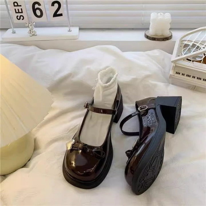 Damen Süße Mary Jane Schuhe mit herzförmigem Detail und dekorativem Rüschensocke Drune