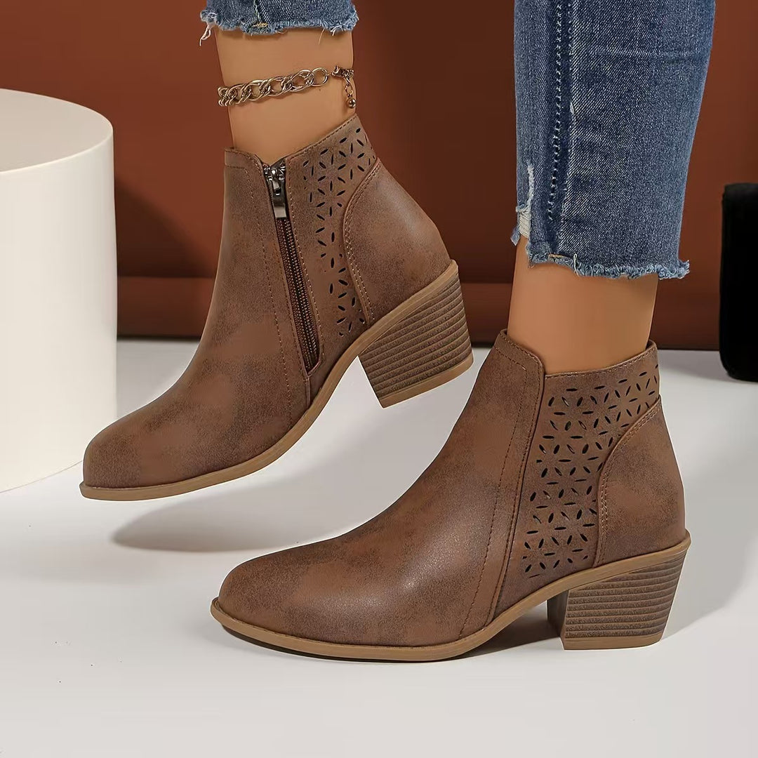 Damen Stiefeletten mit laserperforiertem Blattmuster, Wildlederoptik und mittlerem Blockabsatz Drune