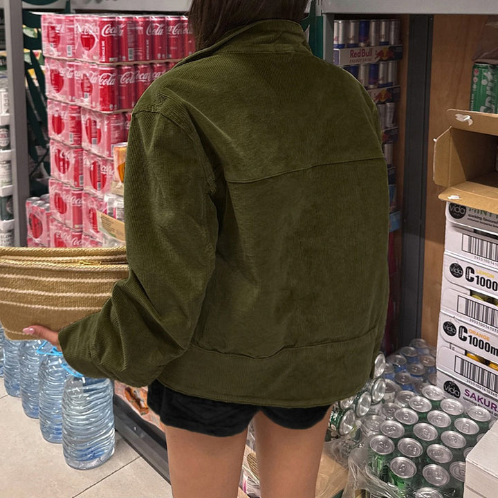 Damen Kurzgeschnittene Cord-Truckerjacke mit Druckknöpfen und aufgesetzten Brusttaschen Drune