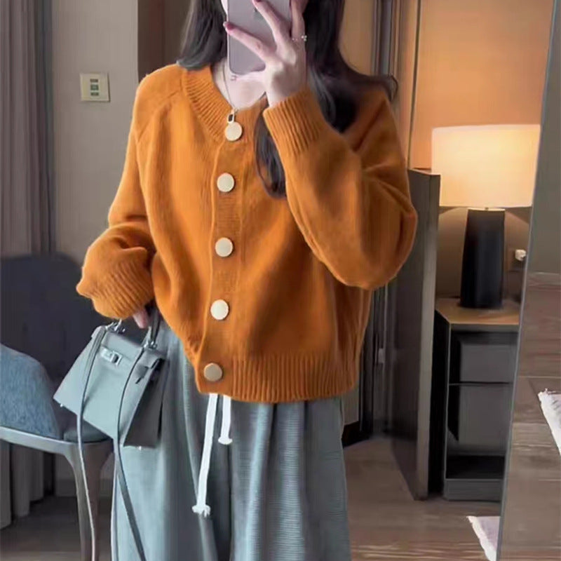 Damen Strickjacke mit goldenem Knopfverschluss und weitem Schnitt Drune
