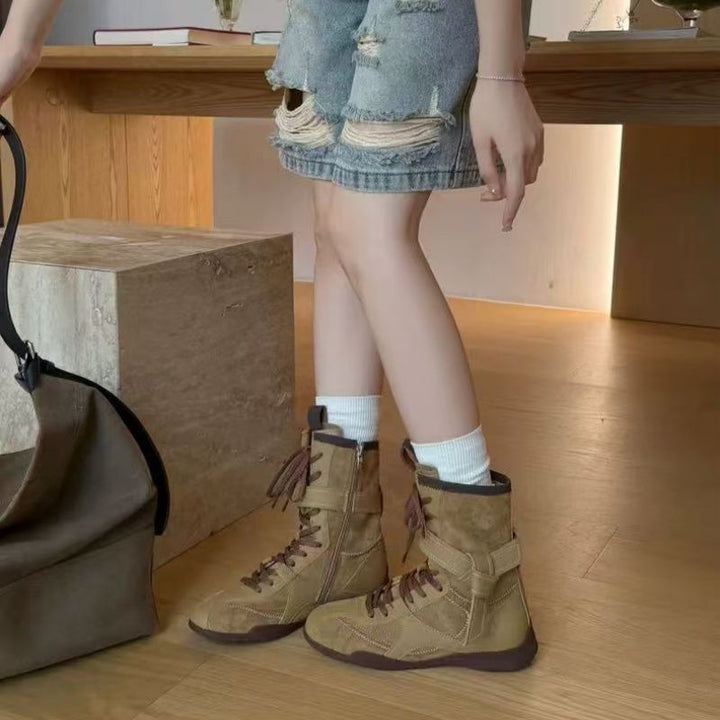 Damen Schnür-Ankleboots mit dekorativer Ziernaht, Riemenverschluss und markanter Profilsohle Drune