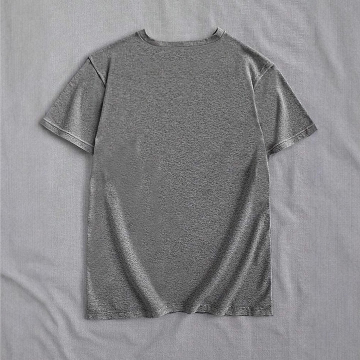 Damen T-Shirt mit künstlerischem Schmetterlingsdesign und herzförmigem Akzent Drune