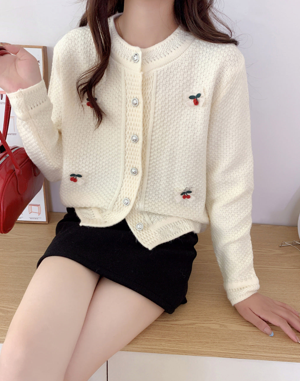 Damen Strickjacke mit dekorativen Stickereien Drune