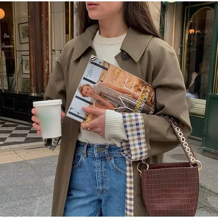 Damen 400+ lang geschnittener Trenchcoat mit Raglanärmeln und verdeckter Knopfleiste Drune