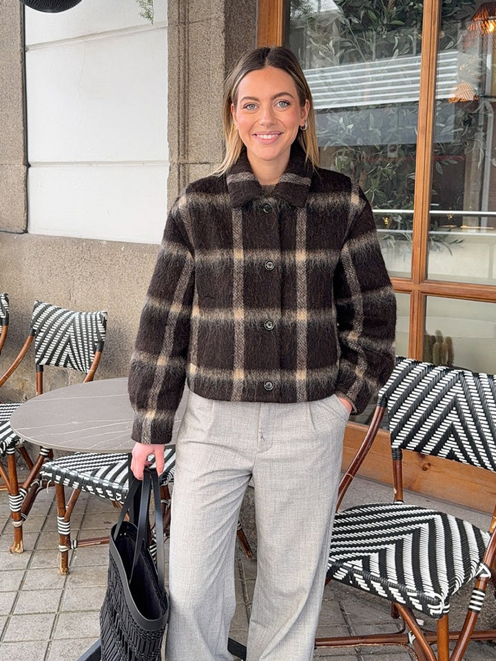 Damen Kurze karierte Bouclé‑Jacke mit kastiger Silhouette und Knopfleiste Drune