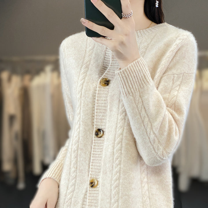 Damen Kaschmirähnlicher Zopfmuster‑Cardigan mit Rundhals und Hornoptikknöpfen Drune