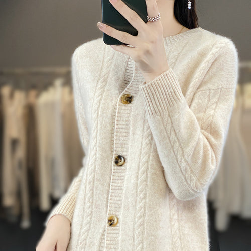 Damen Kaschmirähnlicher Zopfmuster‑Cardigan mit Rundhals und Hornoptikknöpfen Drune