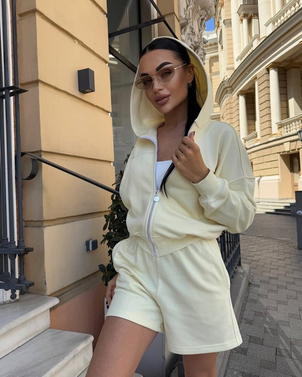 Damen Sportliches Zweiteiler-Set aus kurzärmeliger Jacke und lässigen Shorts