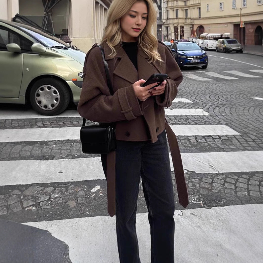 Damen Kurzer Wollmantel mit oversized Kragen, doppelreihiger Knopfleiste und Bindegürtel Drune