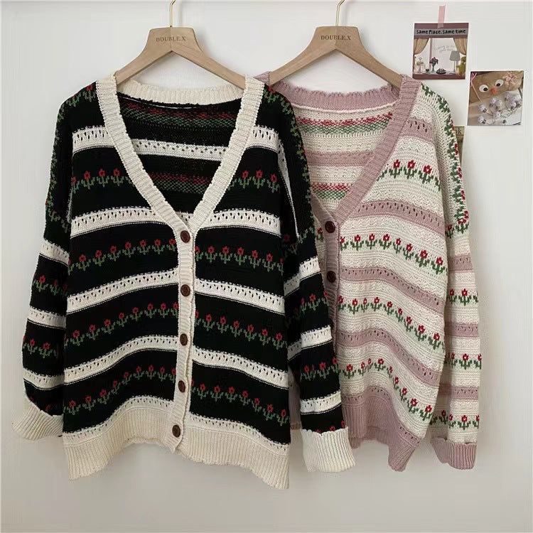Damen Strickjacke mit nostalgischen Blumenmotiven und großzügigem Schnitt Drune