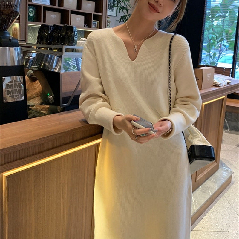 Damen Strickkleid mit tiefem V-Ausschnitt und komfortablem Schnitt Drune