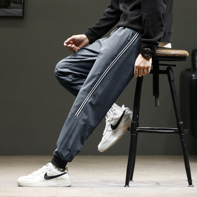 Herren Sportliche Nylon-Joggerhose mit elastischem Bund und seitlichen Kontraststreifen Drune