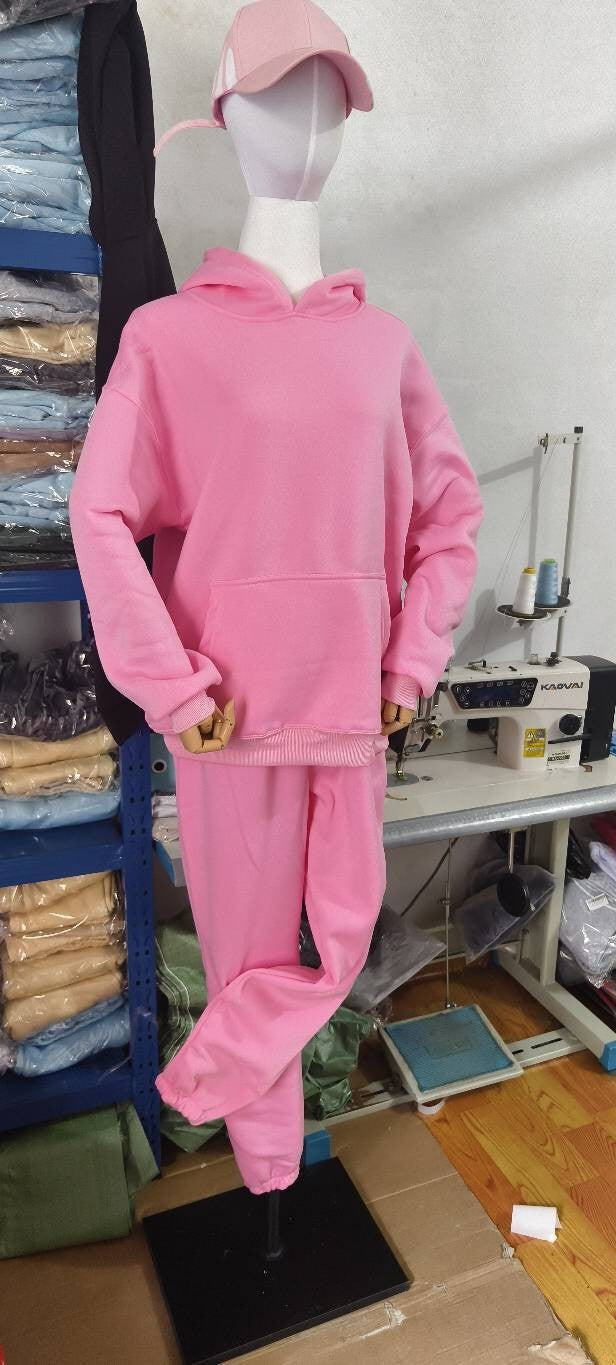 Unisex minimalistischer Kapuzenpullover mit verlängertem Rücken und Kängurutasche Drune