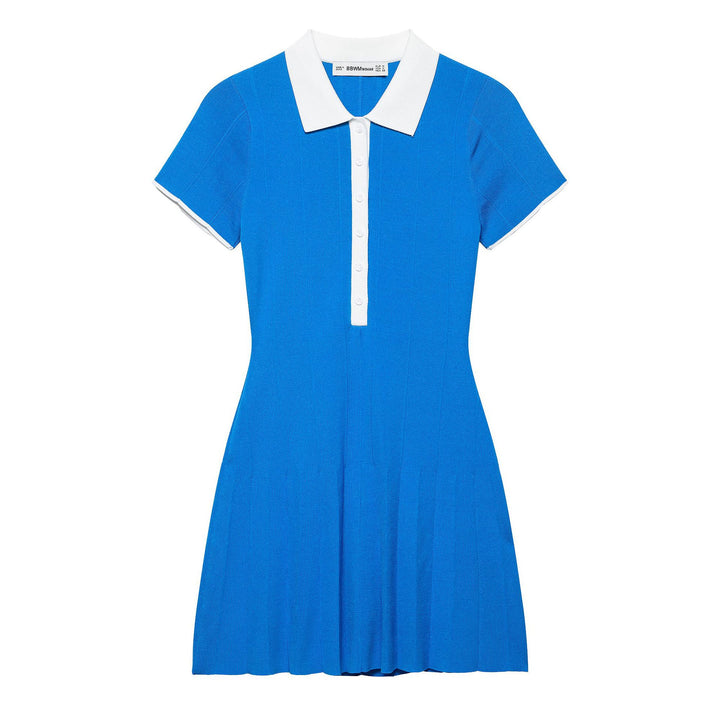 Femme Polo Kleid mit plissiertem Rock und kontrastierendem Kragen Drune
