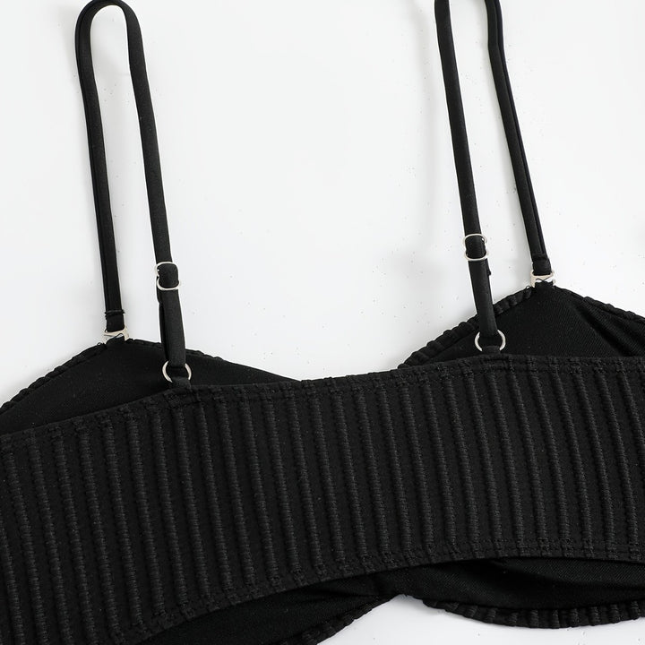 Damen Bikini Set mit elegantem Rüschen-Detail und modischen Kettenakzenten Drune