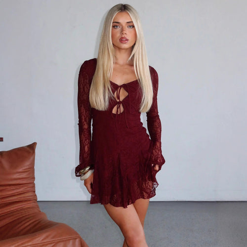 Damen Spitzenkleid mit Cut-Outs und langen Ärmeln Drune