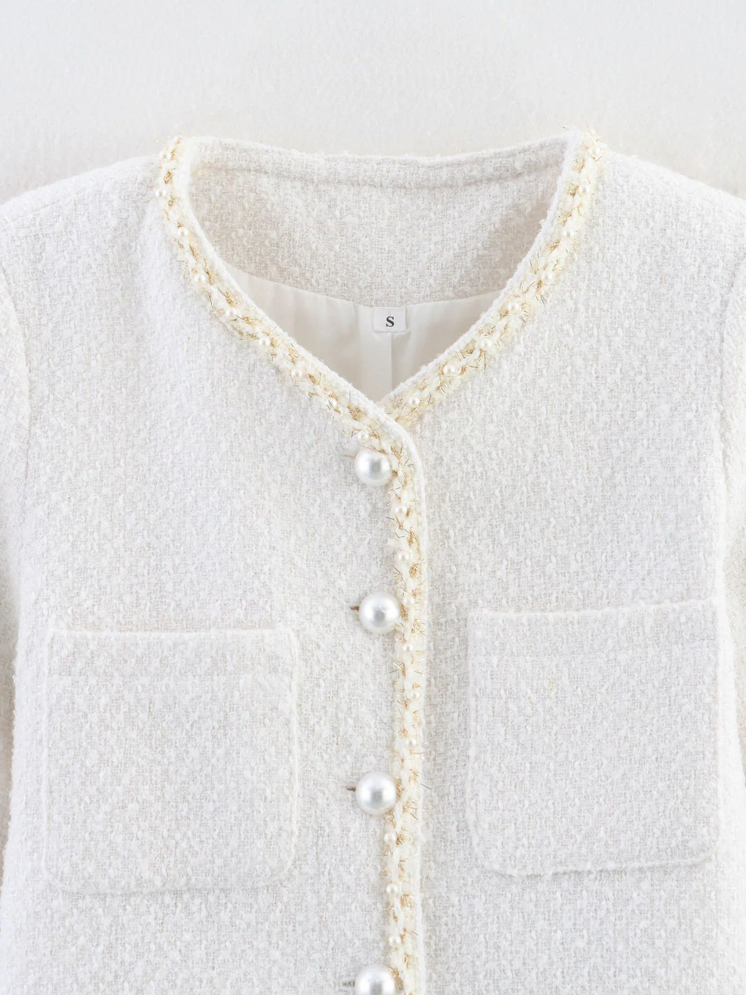 Damen elegante Kurzarmpulloverjacke mit perlverzierten Knöpfen und aufgesetzten Taschen Drune