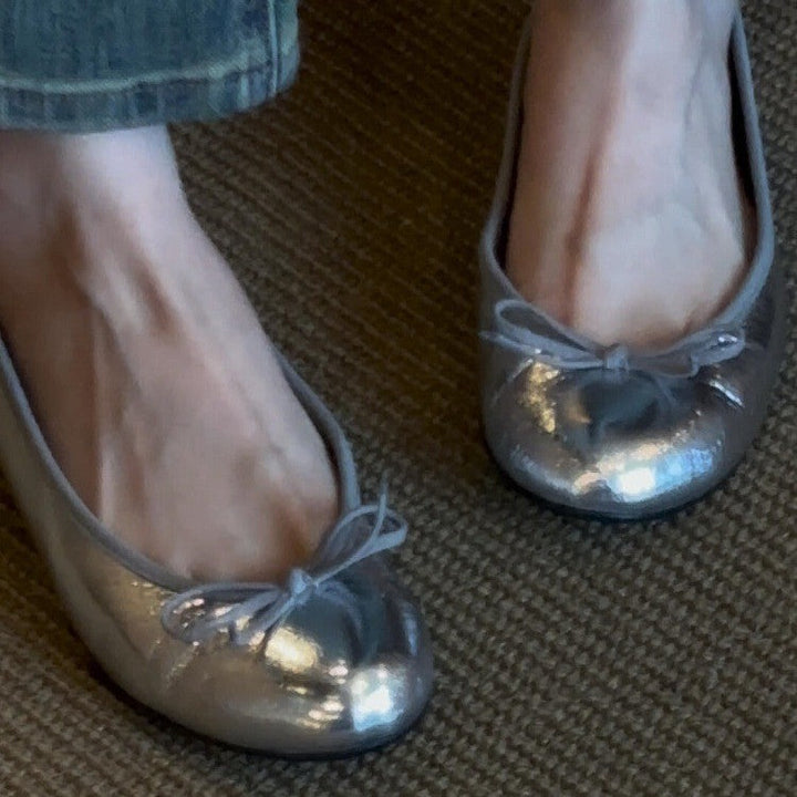 Damen Ballerinas aus glänzendem Leder mit verspieltem Schleifendetail Drune