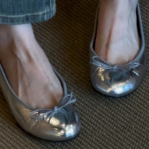 Damen Ballerinas aus glänzendem Leder mit verspieltem Schleifendetail Drune