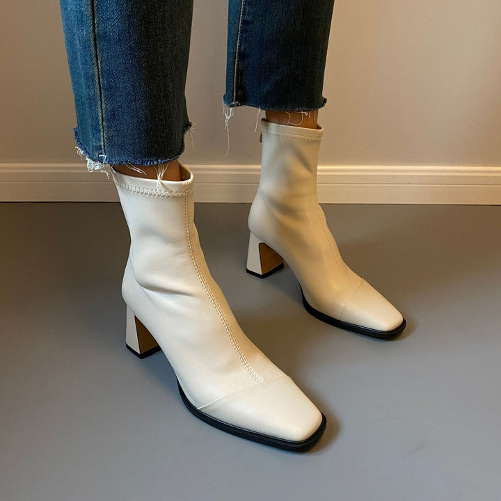 Damen Knöchelstiefel mit nahtlosem Schaft und skulpturalem Blockabsatz Drune