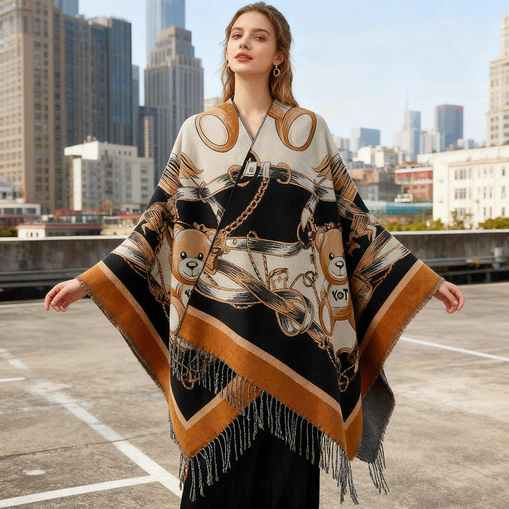 Damen Jacquard-Capeponcho mit Teddy‑Motiv, Oversize‑Silhouette und Fransensaum Drune