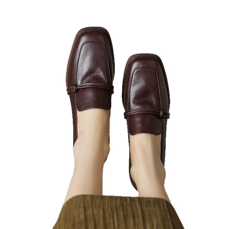 Damen Mokassins mit eleganter Lederverarbeitung und stilvollen Bindegürtel Drune