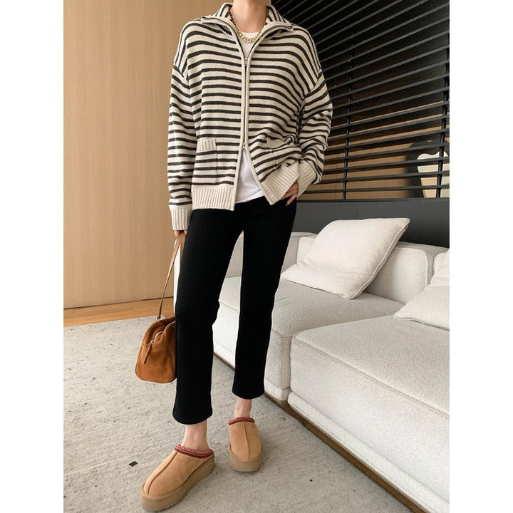 Damen gestreifte Strickjacke mit hohem Kragen und praktischen Taschen Drune